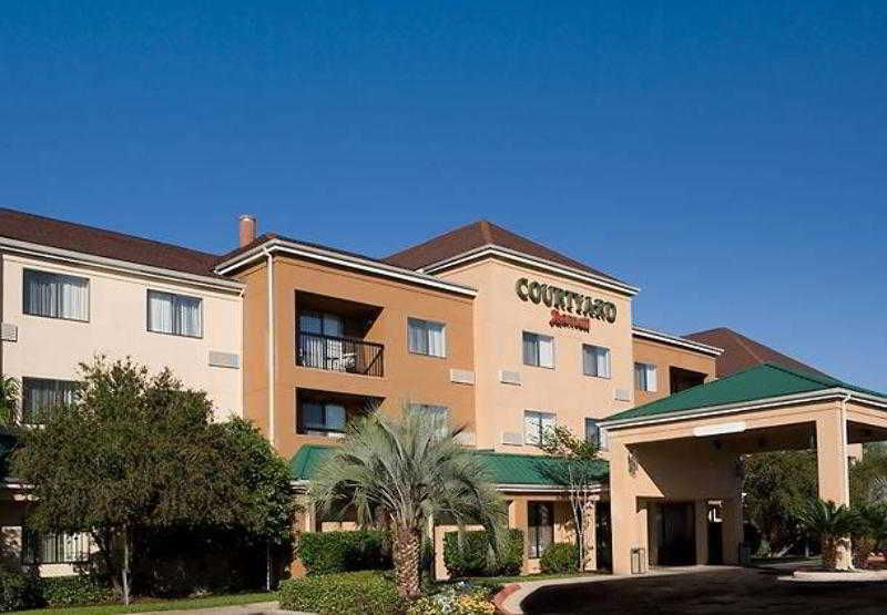 Courtyard Beaumont Hotel Bagian luar foto