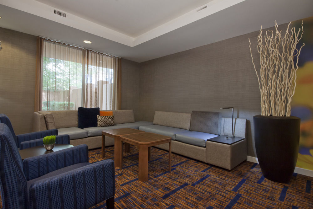 Courtyard Beaumont Hotel Bagian luar foto