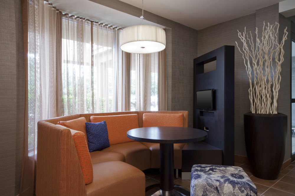 Courtyard Beaumont Hotel Bagian luar foto